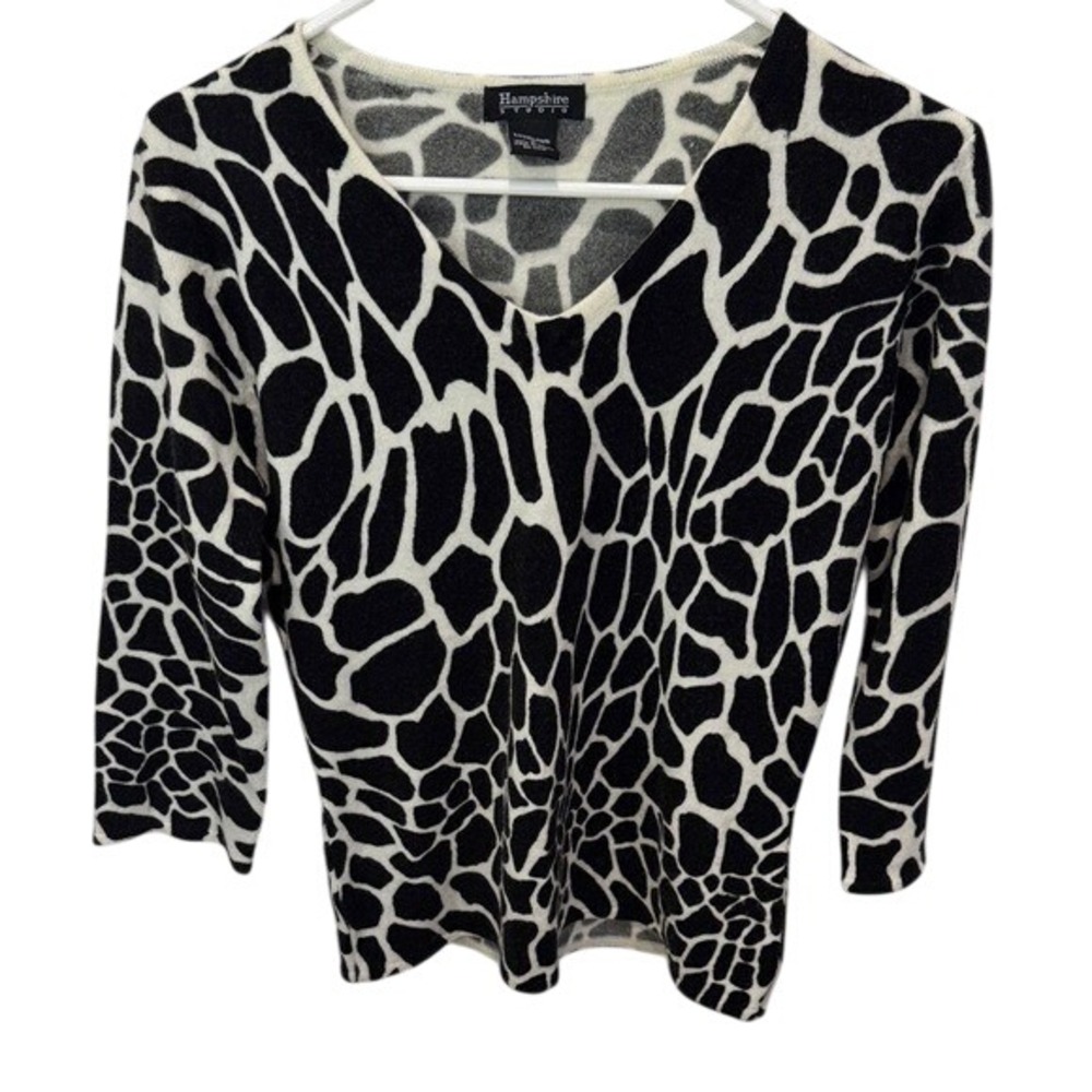 Hampshire Studio Black & White Giraffe‎ Print 3/4 Sleeve V-Neck Sweater Top